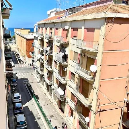 Pirandello House Apartment *